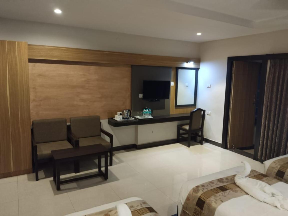 Hotel Mayas Tiruchirappalli Exterior foto